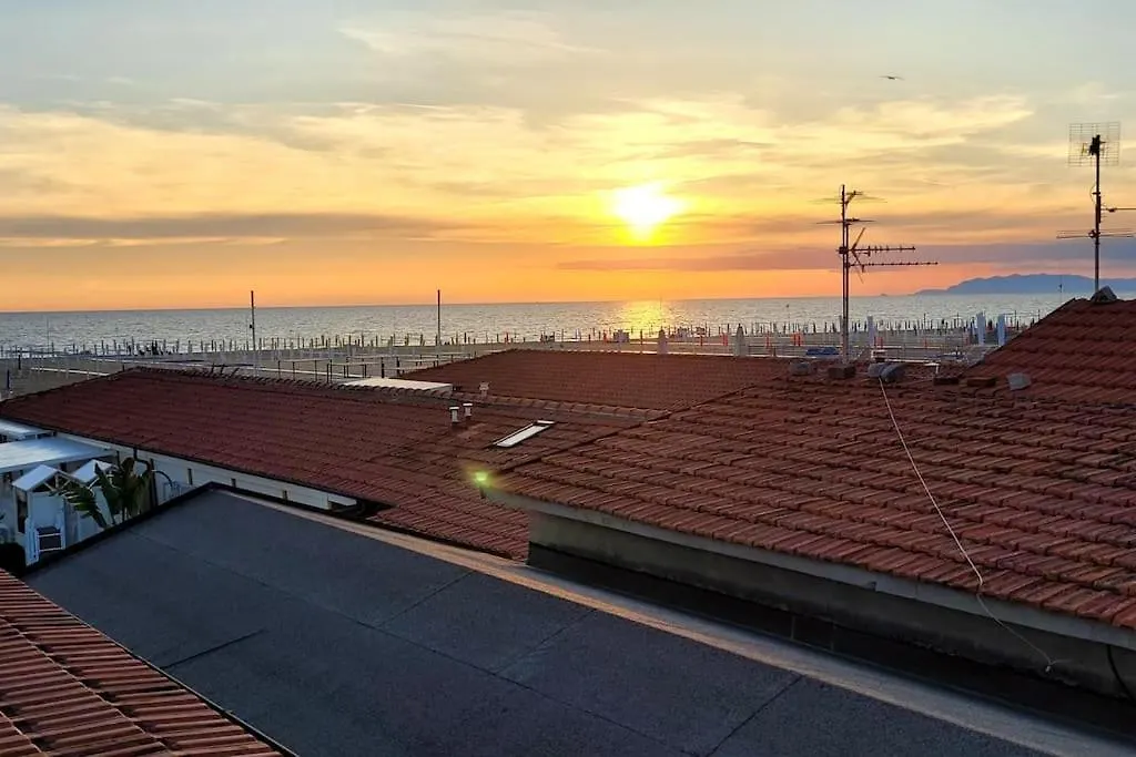 Casa Amedeo - Appartamento In Passeggiata Viareggio