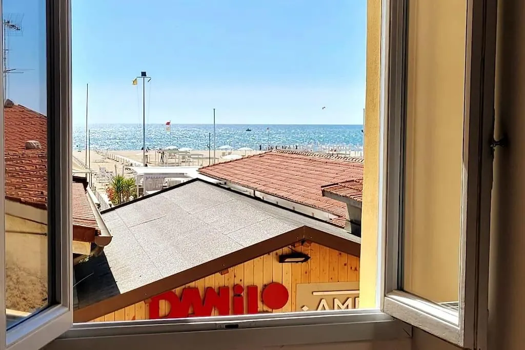 Casa Amedeo - Appartamento In Passeggiata Viareggio Italy